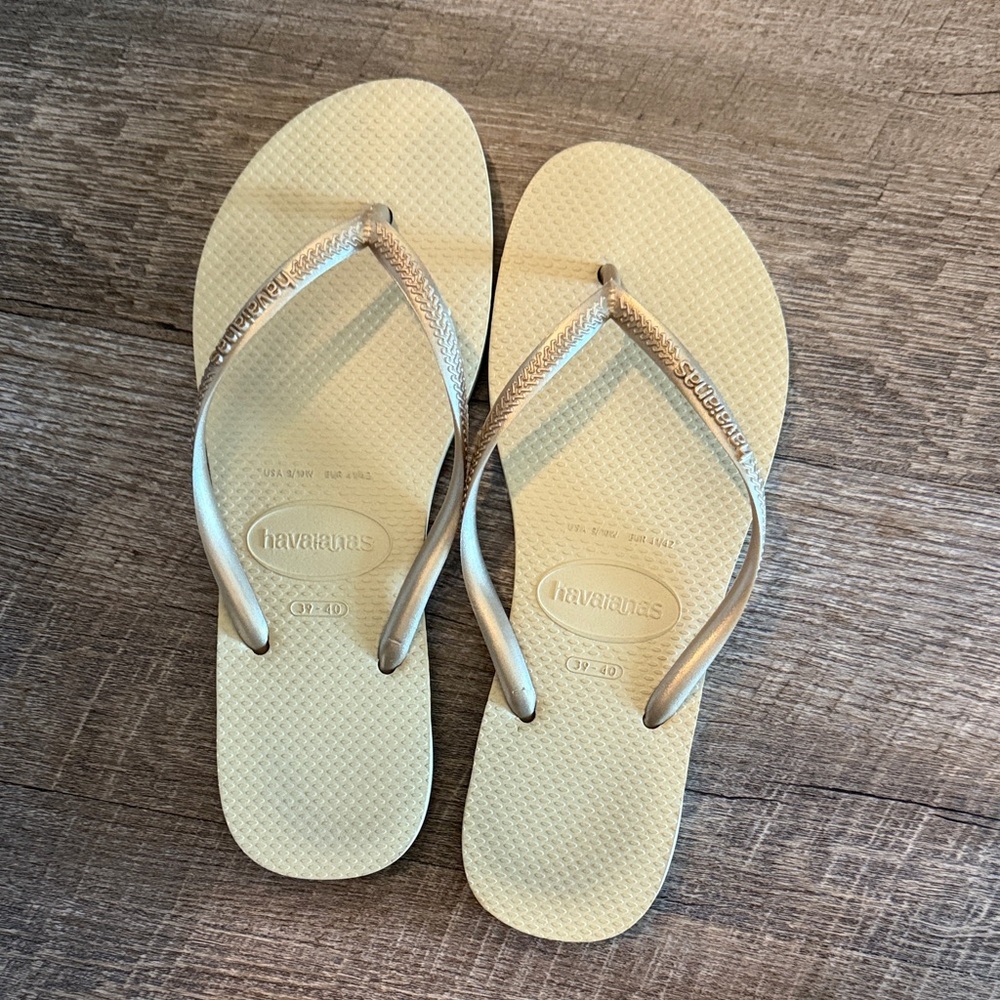 Havaianas gold/tan womens size 39-40
